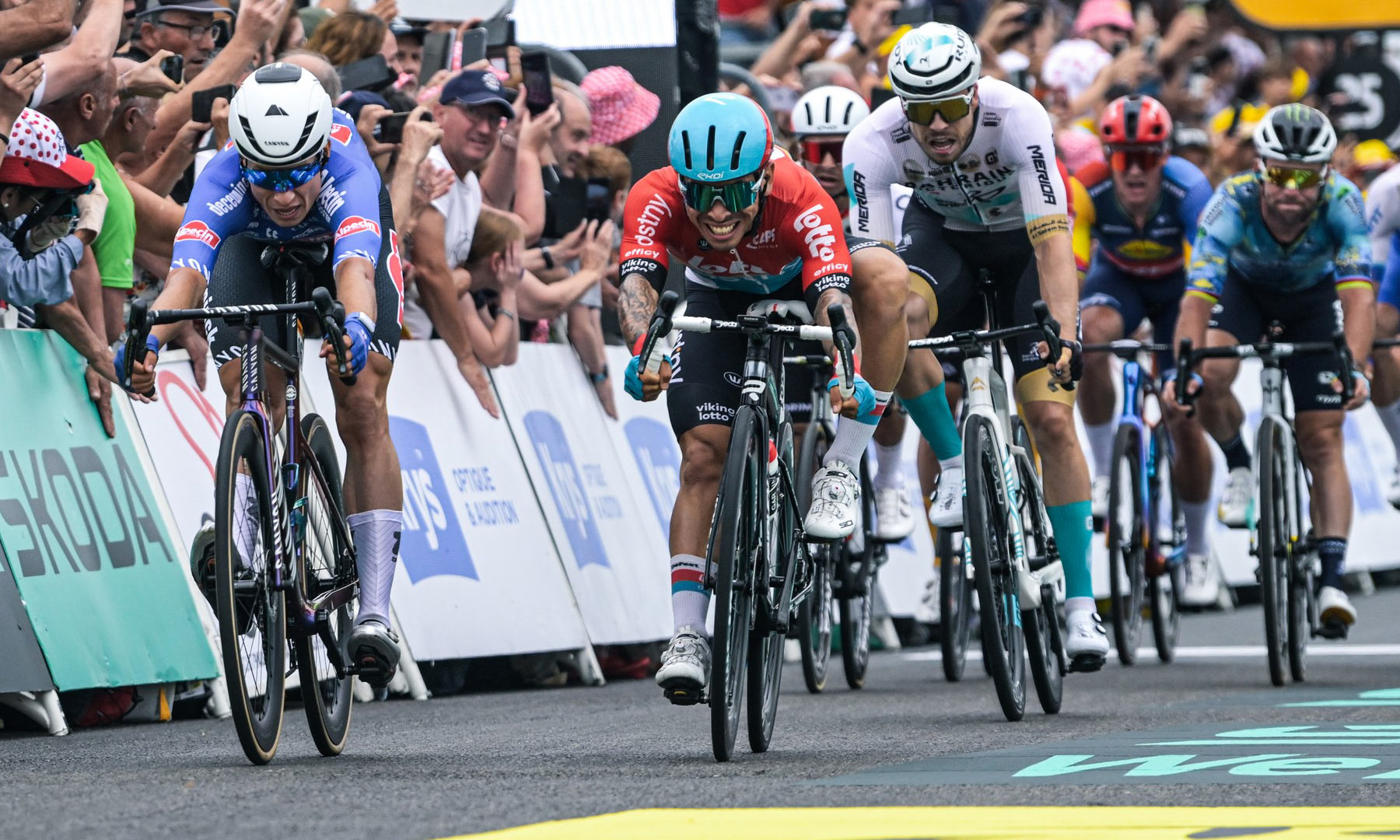 Ekoi Koroyd road bike helmets at 2023 Tour de France, sprint finish